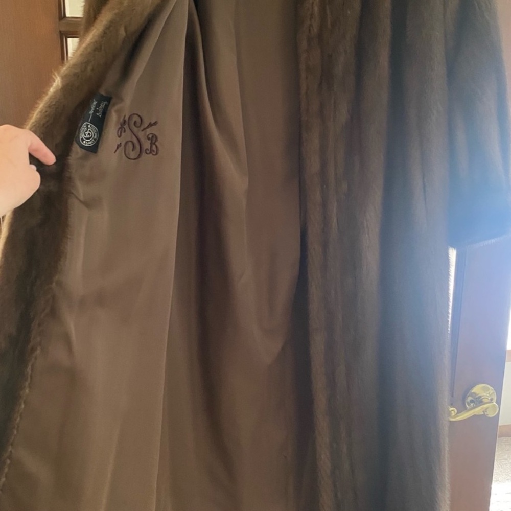 Mink coat. Robert Sidney - Picture 2 of 4